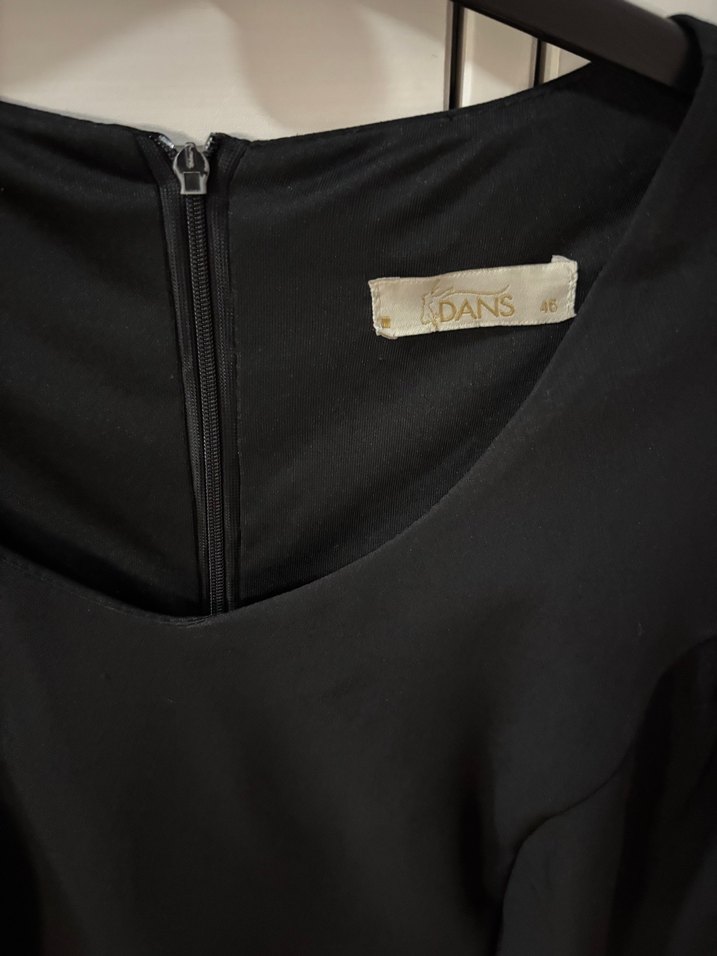 Siyah V Yakalı Gotik Drapeli Kadın Bluz - Görsel 2