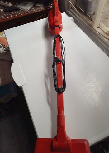 Kırmızı Renkli Elektrikli Süpürge