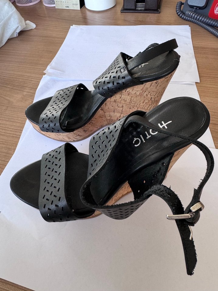 Siyah Desenli Dolgu Topuklu Kadın Sandalet - Görsel 2