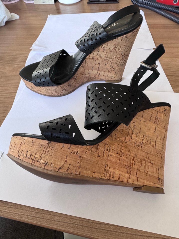 Siyah Desenli Dolgu Topuklu Kadın Sandalet - Görsel 4