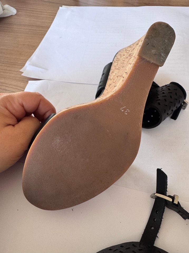 Siyah Desenli Dolgu Topuklu Kadın Sandalet - Görsel 3