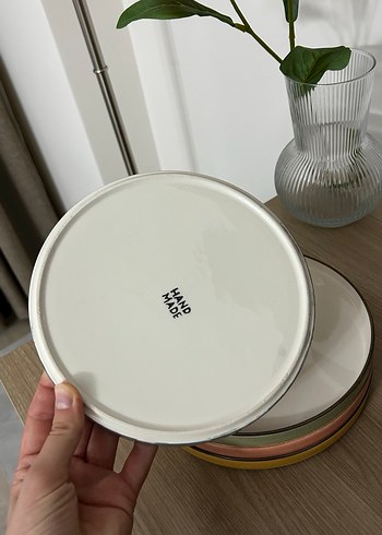  Beden Renkli Kenarlı Beyaz Seramik Tabaklar (4 adet)