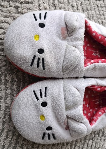 Kız Çocuk Beyaz Nakışlı Peluş Ev Terliği - Görsel 2