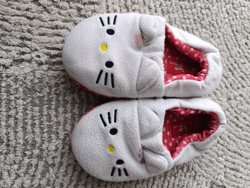 Kız Çocuk Beyaz Nakışlı Peluş Ev Terliği - Görsel 2