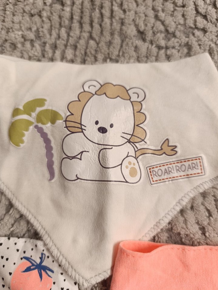 Nakışlı ve Desenli Bebek Önlük Seti - Görsel 5