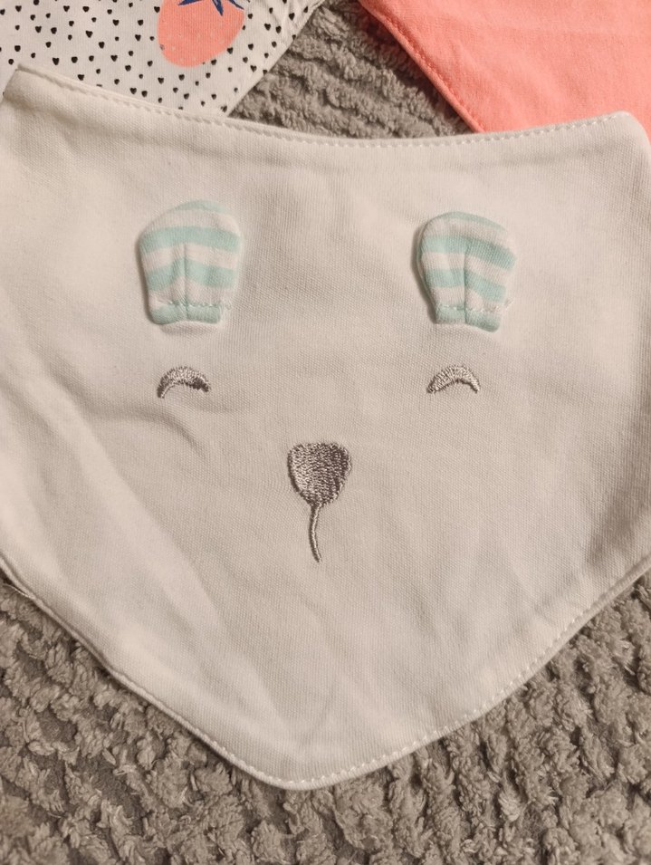 Nakışlı ve Desenli Bebek Önlük Seti - Görsel 2