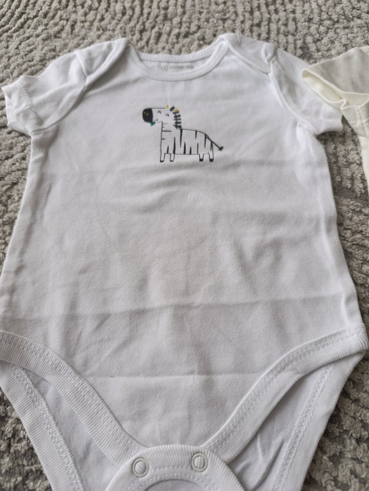 Beyaz Kısa Kollu Bebek Zıbını - Görsel 3