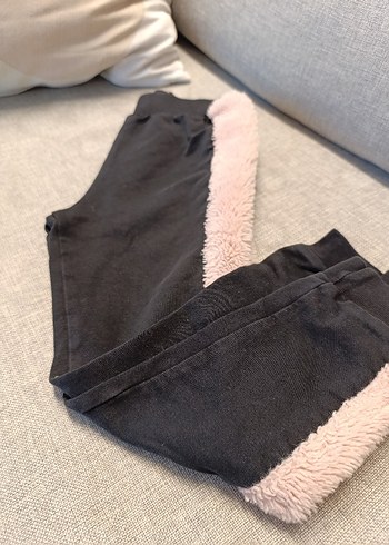 Kızlar için Pembe Kürklü Siyah Eşofman Altı - Görsel 3