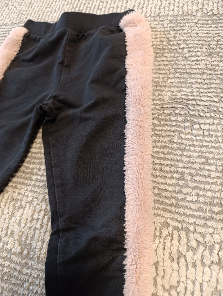 Kızlar için Pembe Kürklü Siyah Eşofman Altı - Görsel 2