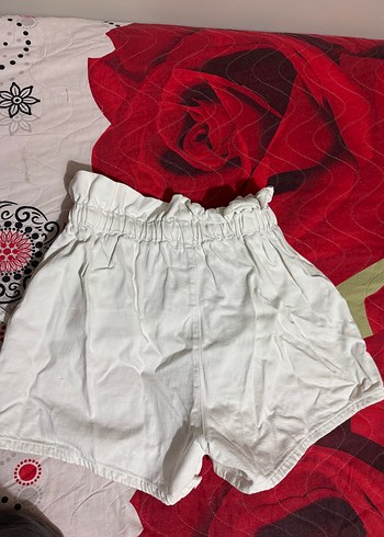 Trendyol & Milla Beyaz Kemerli Yüksek Bel Kadın Şort