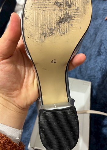 Gri Metalik Tokalı Kadın Topuklu Ayakkabı - Görsel 4