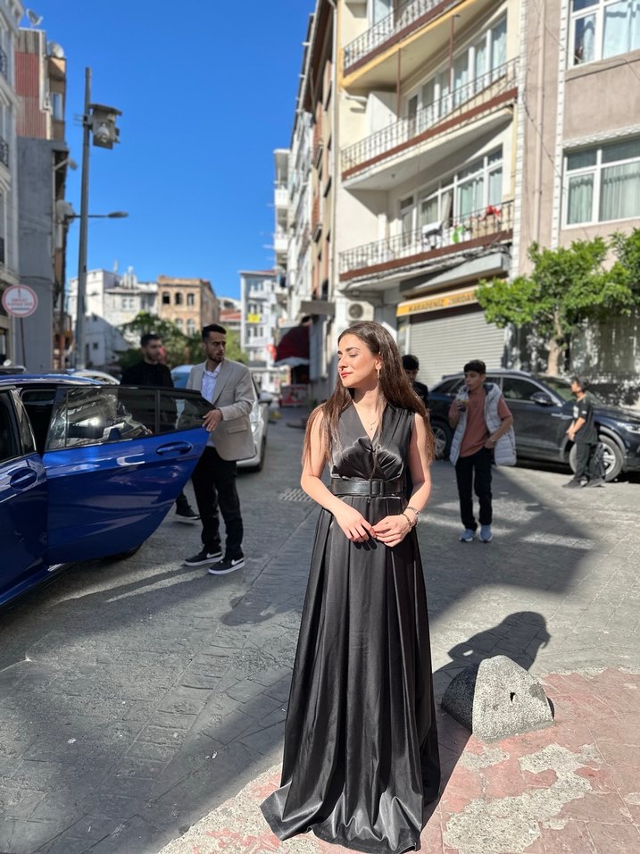 Siyah V Yaka Midi Kadın Elbise - Görsel 5