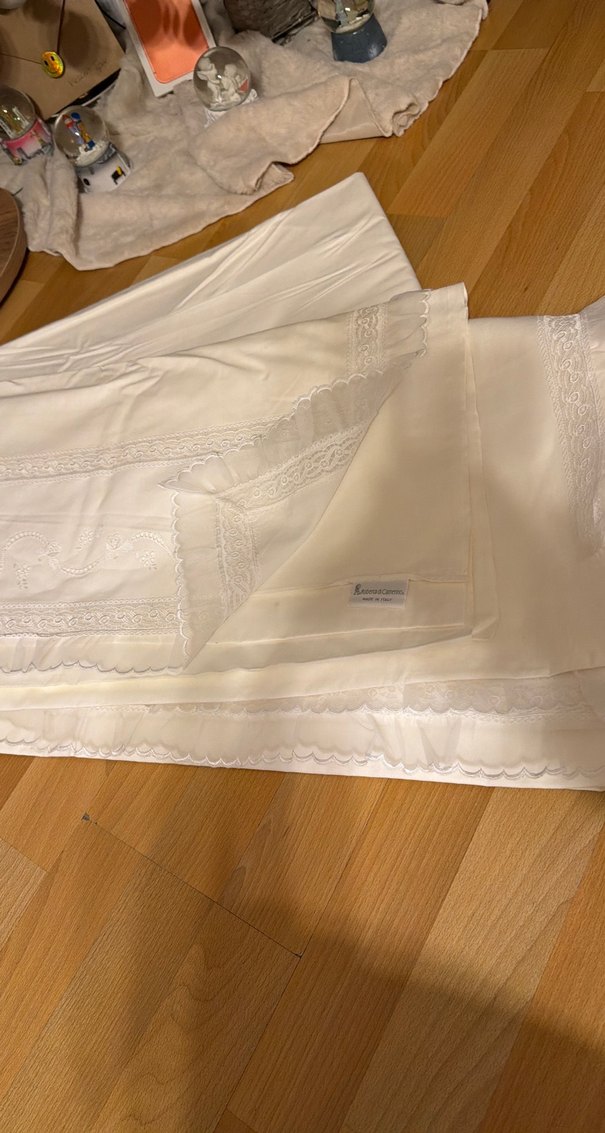 Nakışlı Beyaz Pike ve Çarşaf Seti ve 2 yastık yüzü - Görsel 3