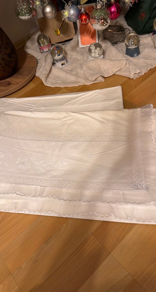Nakışlı Beyaz Pike ve Çarşaf Seti ve 2 yastık yüzü - Görsel 5