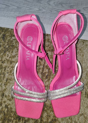 Diğer Canli Pembe Tasli İnce Topuklu Sandalet
