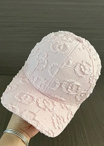 Pembe Kabartmalı Şapka