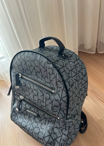 Beden Calvin Klein markalı Gri Desenli Kadın Sırt Çantası