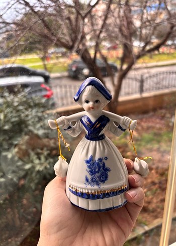 Mavi Desenli Geleneksel Kadın Figürin - Görsel 3