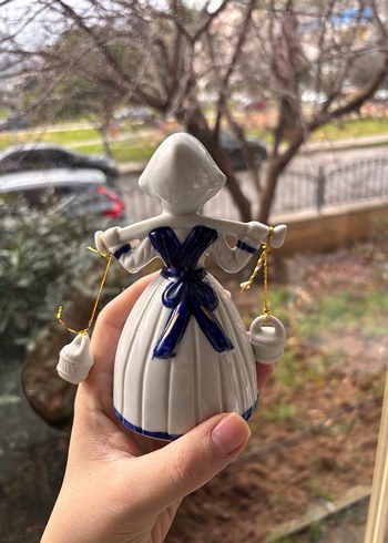 Mavi Desenli Geleneksel Kadın Figürin - Görsel 2