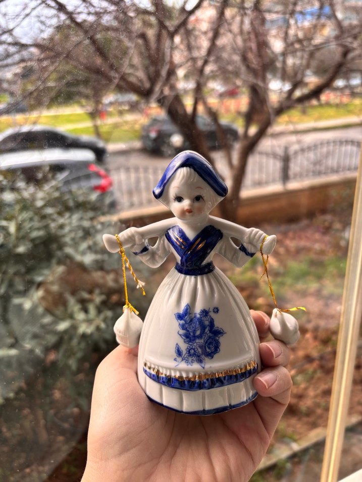 Mavi Desenli Geleneksel Kadın Figürin - Görsel 3