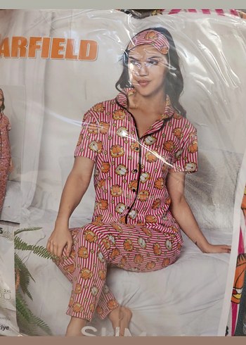 Pembe Garfield Baskılı Mini Kadın Pijama Takımı