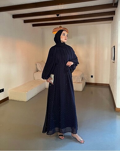 Uzun taşlı şifon elbise