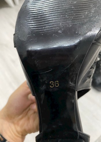38 Beden Siyah Yılan Desenli Tokalı Blok Topuklu Ayakkabı