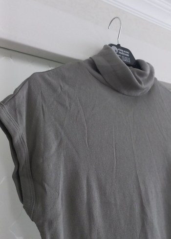 Gri Kısa Kollu Yüksek Yakalı Kadın tişört - Görsel 3