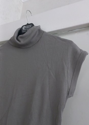 Gri Kısa Kollu Yüksek Yakalı Kadın tişört - Görsel 2