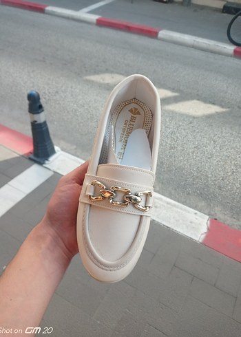 38 Beden Beyaz Zincir Detaylı Loafer