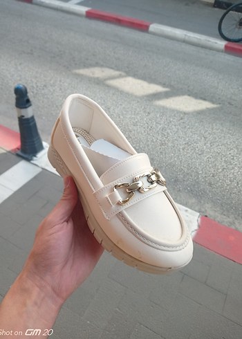 38 Beden ten rengi Renk Beyaz Zincir Detaylı Loafer