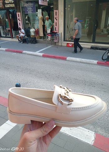 Beyaz Tokalı Kadın Loafer