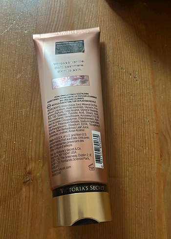 Victoria's Secret Bare Vanilla Vücut Losyonu 236 ml ORJİNAL ÜRÜN - Görsel 2