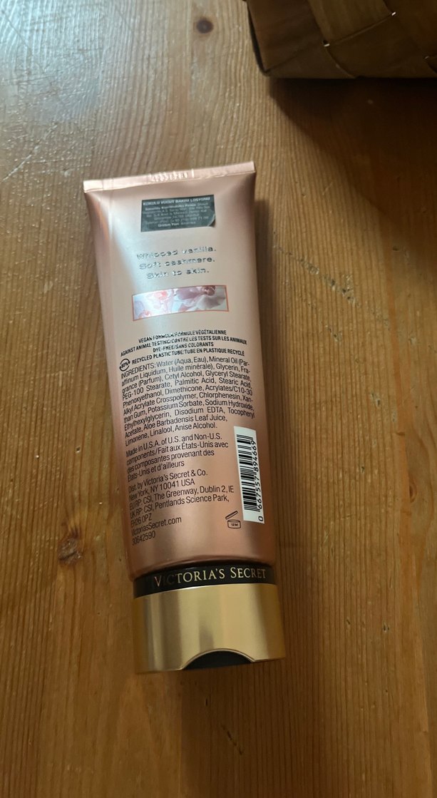 Victoria's Secret Bare Vanilla Vücut Losyonu 236 ml ORJİNAL ÜRÜN - Görsel 2