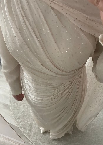 Beyaz Drapeli Yüksek Yakalı Uzun Abiye - Görsel 3