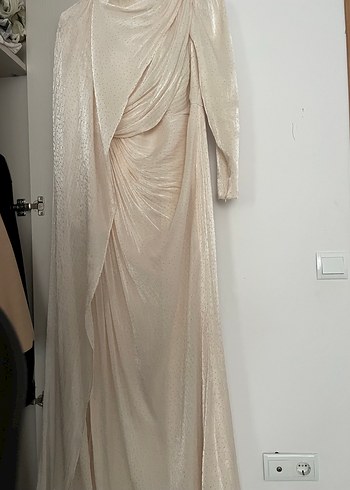 Beyaz Drapeli Yüksek Yakalı Uzun Abiye - Görsel 2