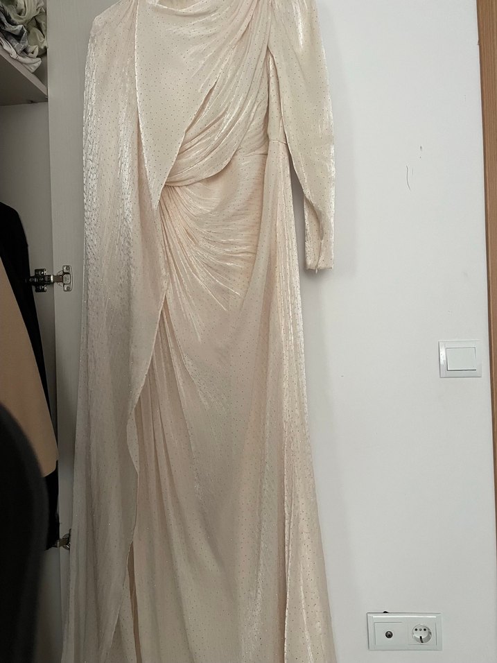 Beyaz Drapeli Yüksek Yakalı Uzun Abiye - Görsel 2