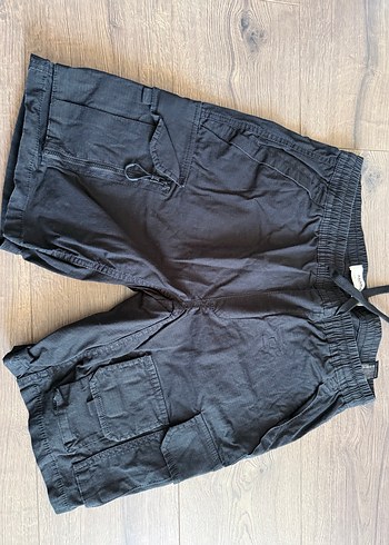Pull and Bear Erkek Siyah Keten Kemerli Bol Bermuda Şort