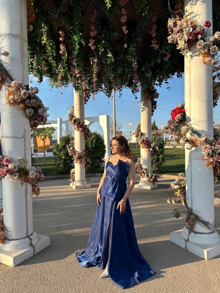 Mavi Uzun Drapeli Kadın Abiye - Görsel 3