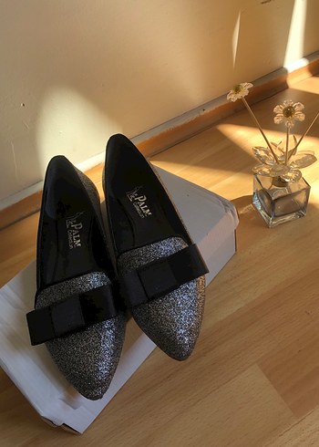 Parlak Gri Stiletto Kadın Babet