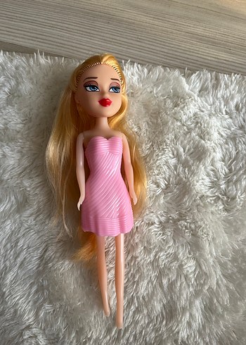 Pembe elbise giymiş oyuncak bebek - Görsel 2