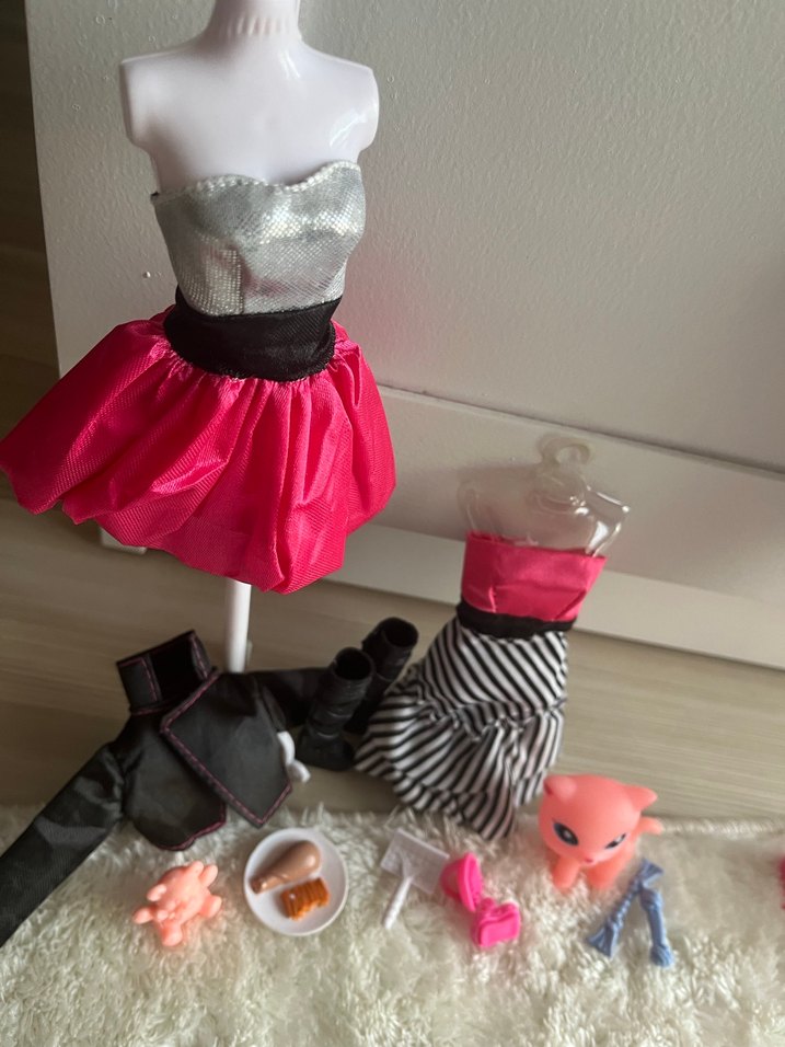 Pembe Elbiseli Bebek ve Aksesuar Seti - Görsel 3