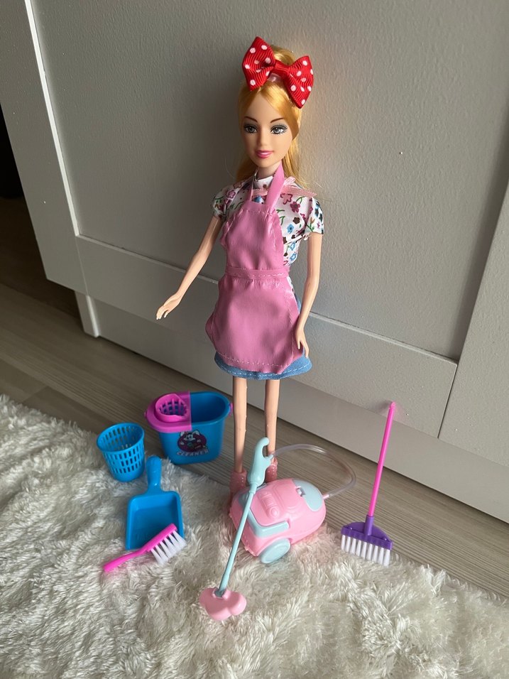 Pembe Önlüklü Bebek ve Temizlik Seti - Görsel 2