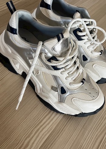 Beyaz Bağcıklı Spor Ayakkabı - Görsel 4