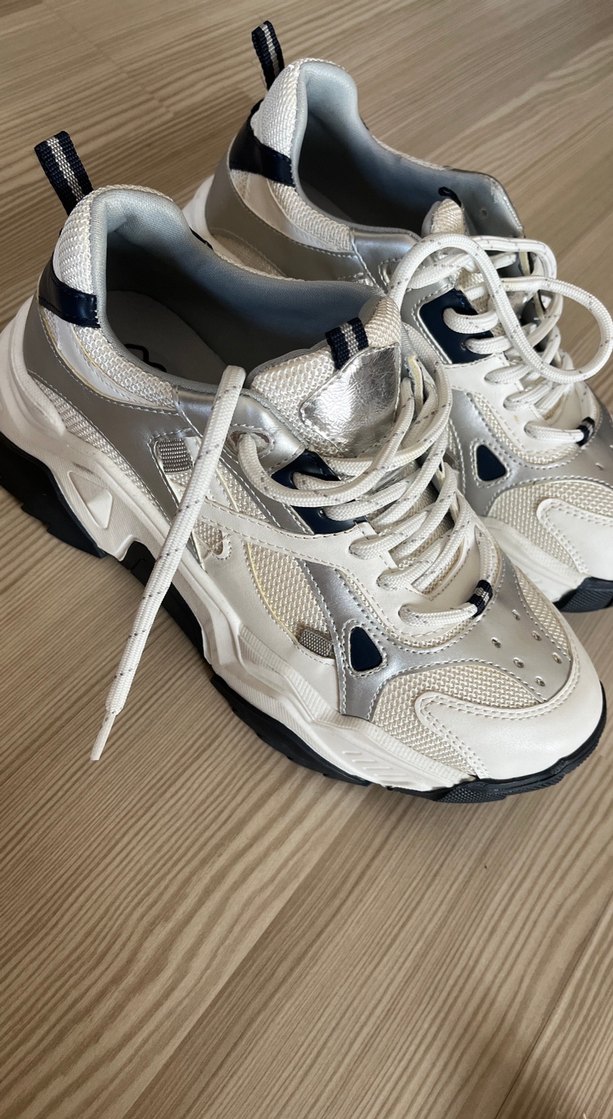 Beyaz Bağcıklı Spor Ayakkabı - Görsel 4