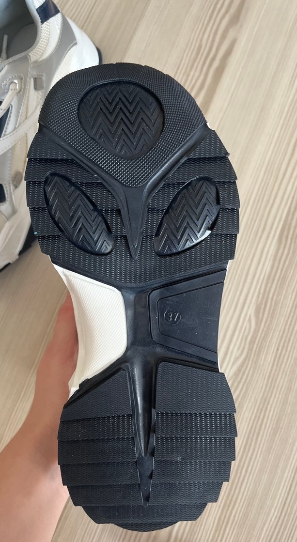 Beyaz Bağcıklı Spor Ayakkabı - Görsel 2