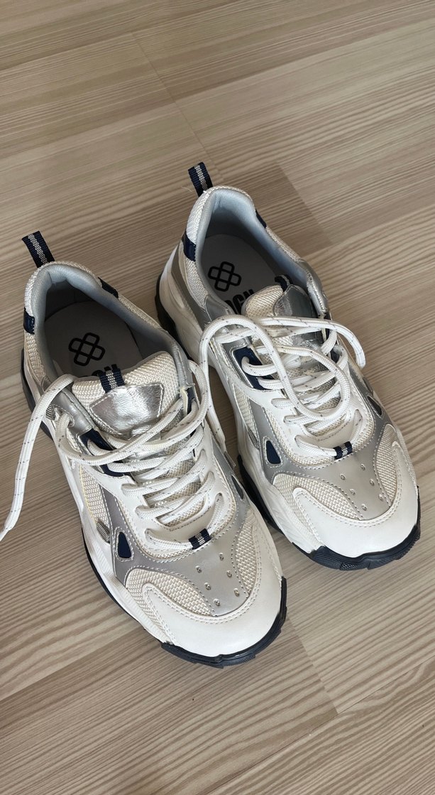 Beyaz Bağcıklı Spor Ayakkabı - Görsel 3