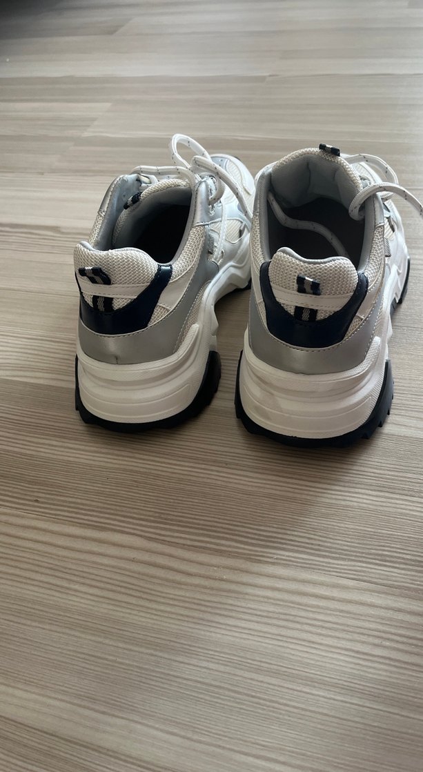 Beyaz Bağcıklı Spor Ayakkabı - Görsel 5