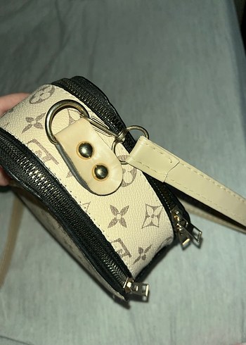Bej Louis Vuitton Baskılı Çapraz Çanta - Görsel 4