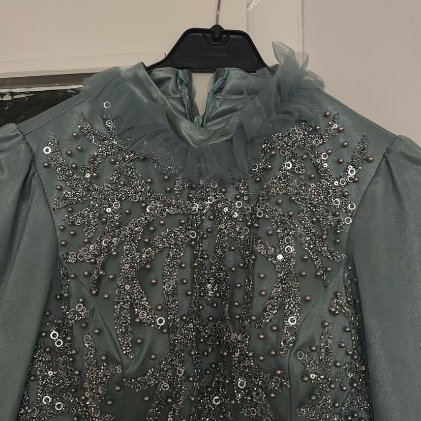 İşlemeli Uzun Kollu Gri Abiye Elbise - Görsel 4